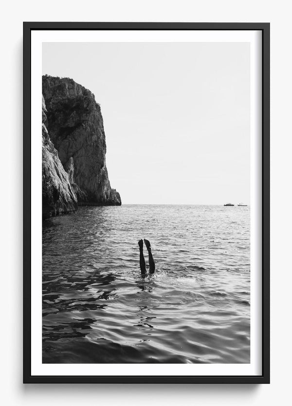Free Dive in a Black frame